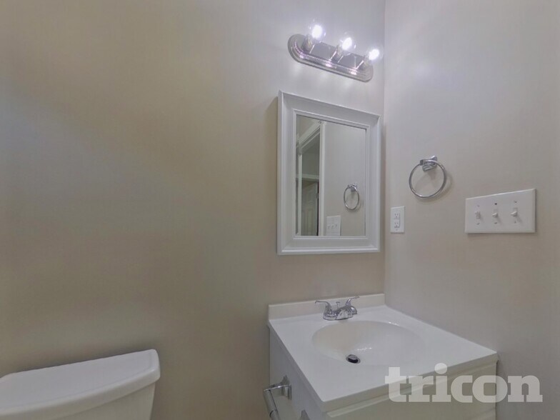 Building Photo - 6215 Rockwell Blvd W