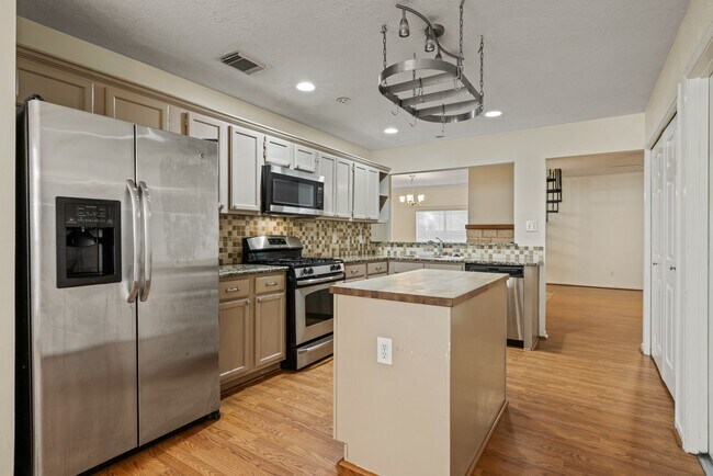 Building Photo - 98 W Trillium Cir