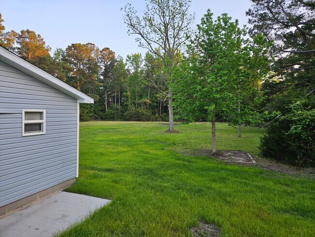 Building Photo - 770 Harrison Creek Rd