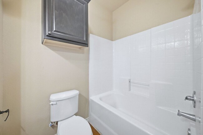 Building Photo - 312 Newcomb Ln