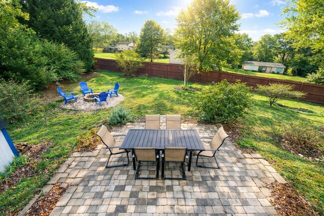 Building Photo - 11423-11425 5 Cedars Rd