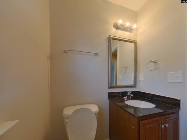 Building Photo - 453 Denman Loop