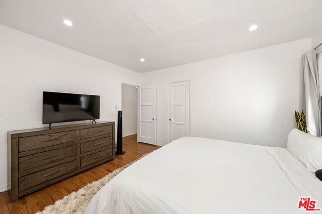 Building Photo - 601 Hayworth Ave