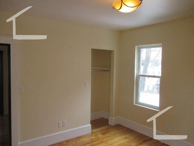 Building Photo - Nicely renovated 3 bed in Brookline Village!