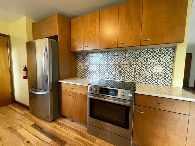 Building Photo - Charming Mid-Century Ranch with Large Yard and Attached Garage