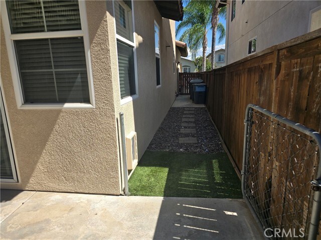 Building Photo - 31532 Royal Oaks Dr