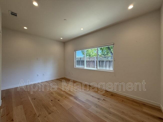 Building Photo - 1163 W Iowa Ave