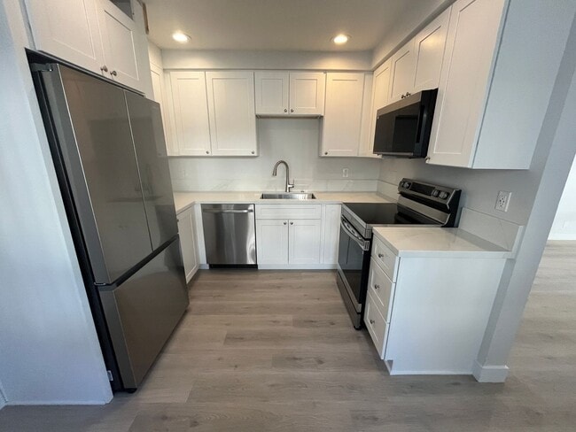 Building Photo - 519 Stratford Ct