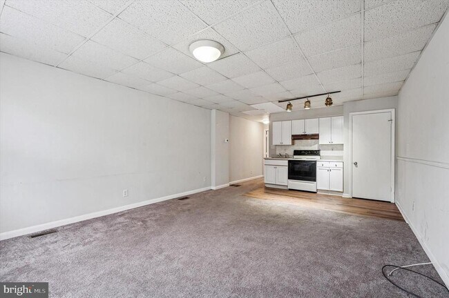 Primary Photo - 271 N Wycombe Ave