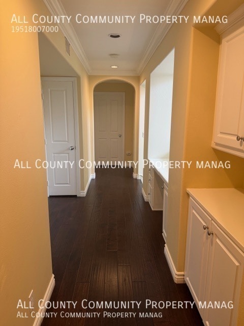 Building Photo - 70 Loganberry-