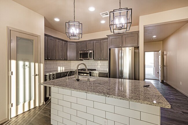 Building Photo - 901 Adams Ave