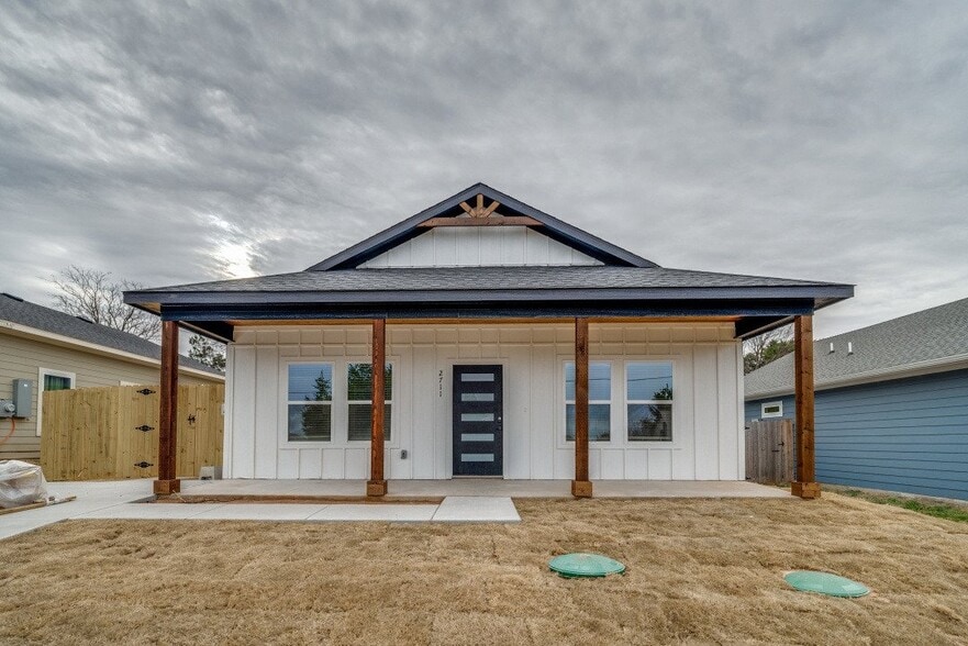Building Photo - 2707 Brazos River Dr