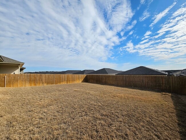 Building Photo - 1305 Lindsey Dr