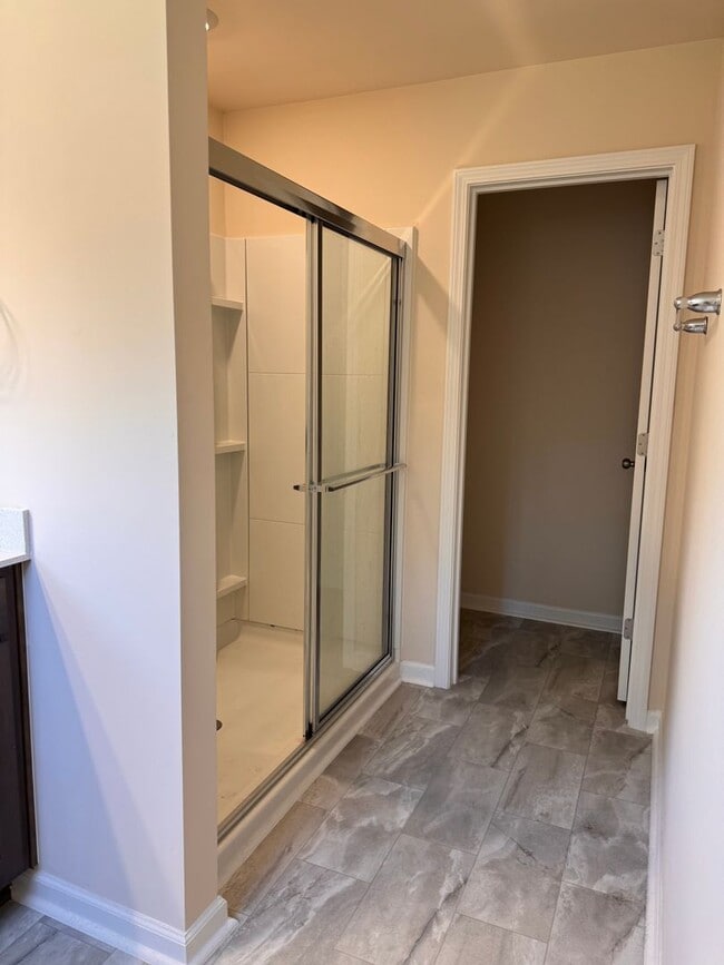Building Photo - 3BR 2.5BA Townhome