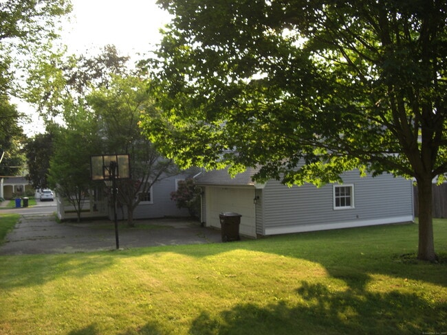 Building Photo - 42 Rosedale Rd