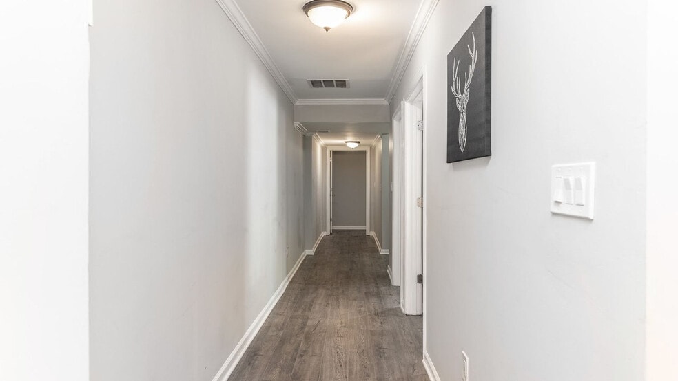 Building Photo - 48 E Reed Ave