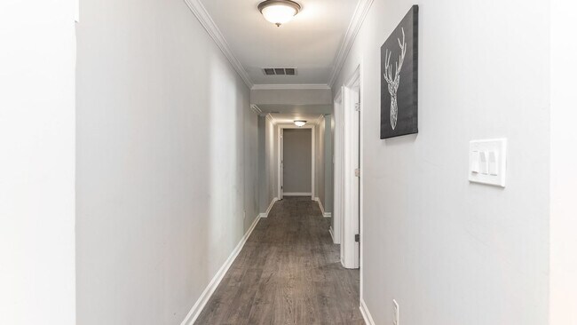 Building Photo - 48 E Reed Ave