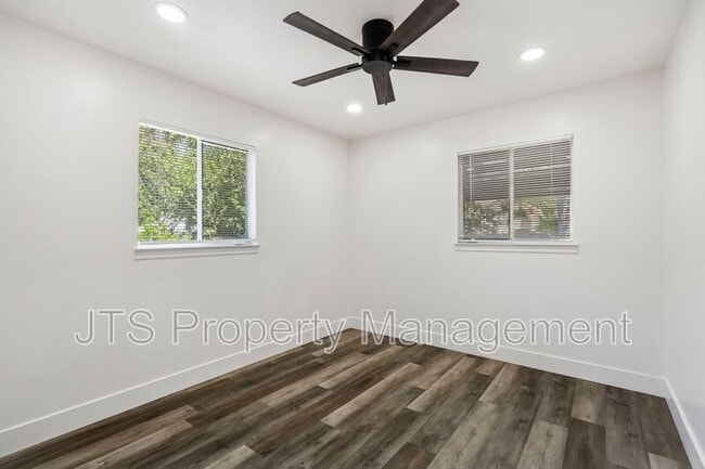 Building Photo - 3041 San Carlos Wy