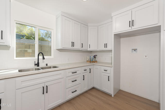 Building Photo - 5842 Satsuma Ave