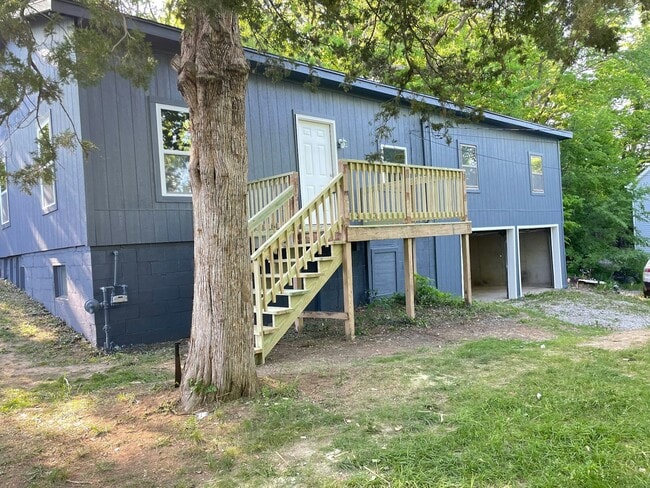 Building Photo - 508 S Commercial Ave