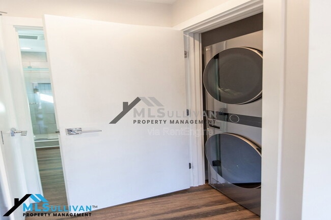 Building Photo - 911 Carolina Ave