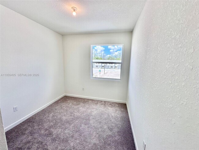 Building Photo - 191 SE 11th St