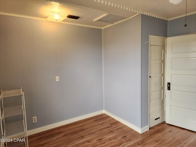 Building Photo - 205 1st St