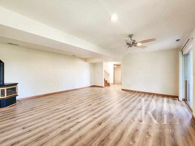 Building Photo - Rambler with 2-Car Garage, RV/Boat Parking...