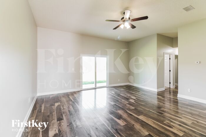 Building Photo - 2612 Royal Pointe Dr
