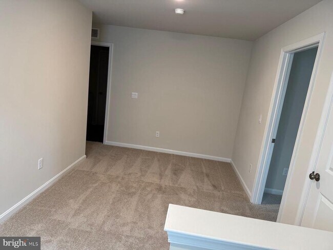 Building Photo - 123 Avery Dr