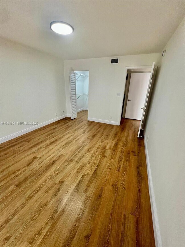 Building Photo - 8180 Geneva Ct