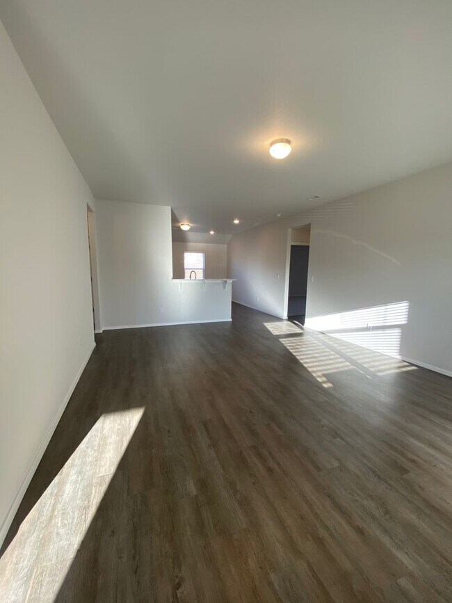 Building Photo - Now Pre-Leasing in Cedar Bluff — Stunning 4-Bed, 2-Bath Home You Don’t Want to Miss!