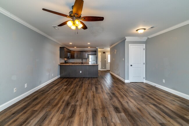 Building Photo - 924 Warrior Hill Dr