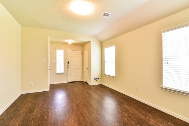 Building Photo - 6107 El Granate Dr