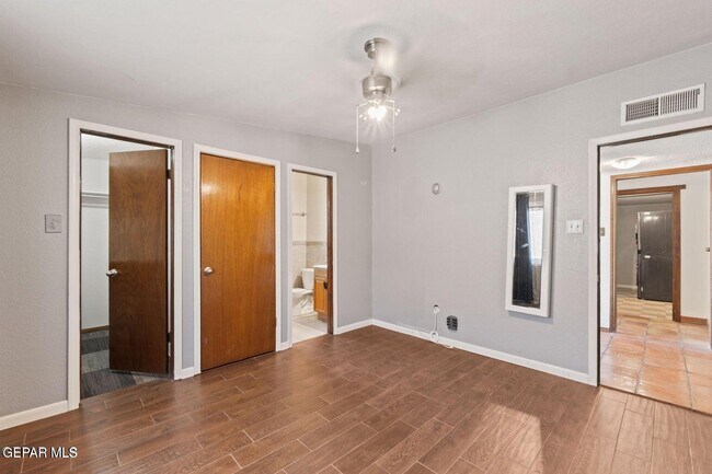 Building Photo - 903 Agua Caliente Dr