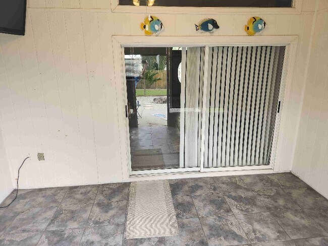 Building Photo - 7493 Briarbay Loop