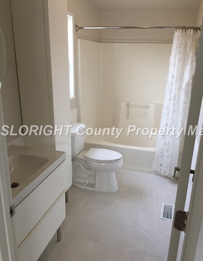 Building Photo - AVAILABLE JUNE - Beautiful Paso Robles Manufactured Home - 3 Bedroom / 2 Bathroom