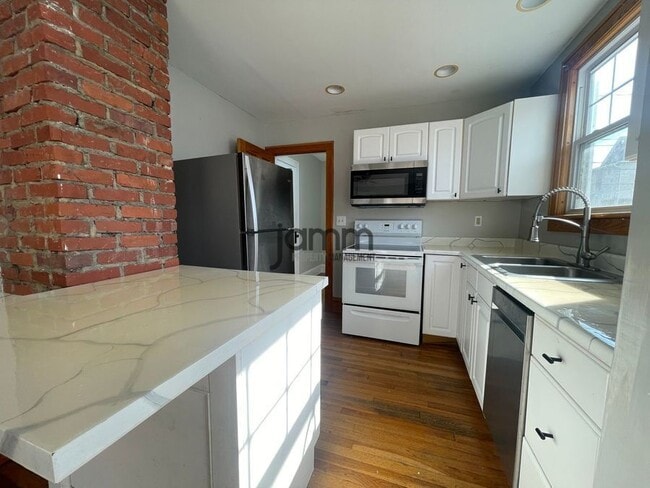 Building Photo - 1143 Cranford Ave