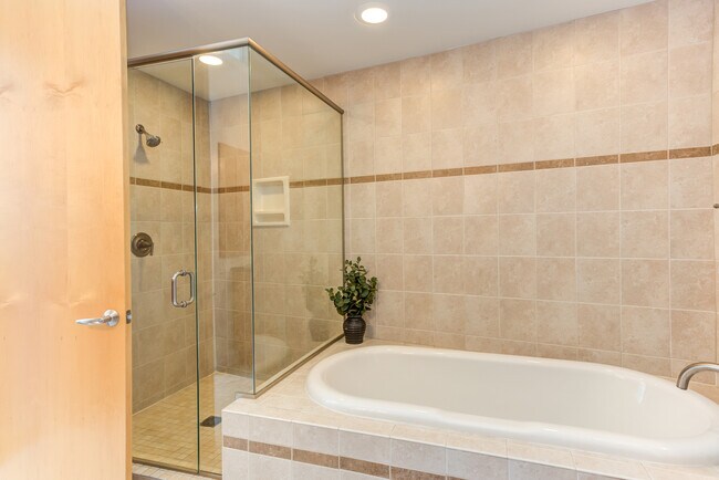 Building Photo - 2608 Erwin Rd