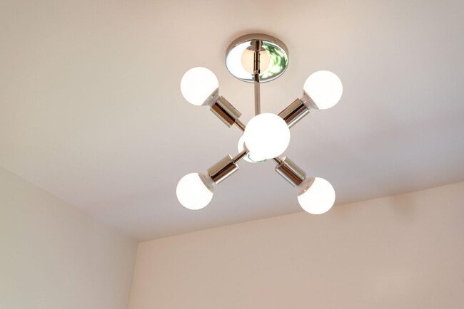 Building Photo - Spacious and Updated property in the heart...