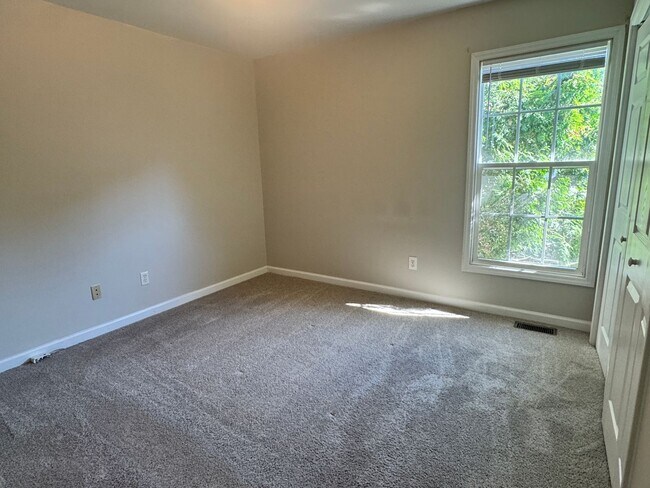 Building Photo - 3 Bedroom, 1 Bathroom Apartment in Thomasville