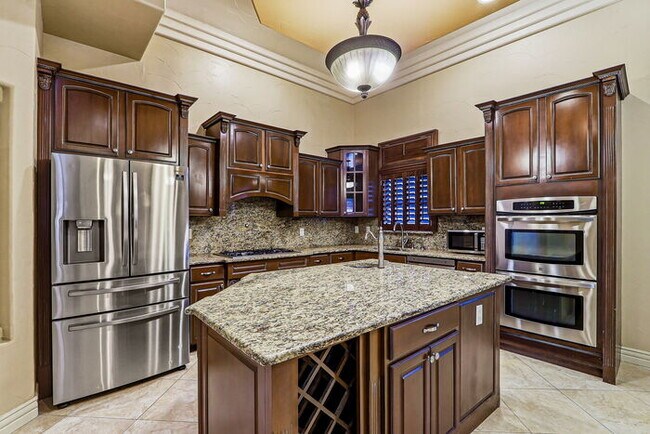 Building Photo - 724 Scott Ln