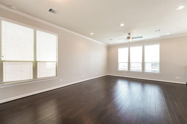 Building Photo - 9930 Spring Shadows Park Cir
