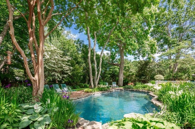 Building Photo - 246 Tuckahoe Ln