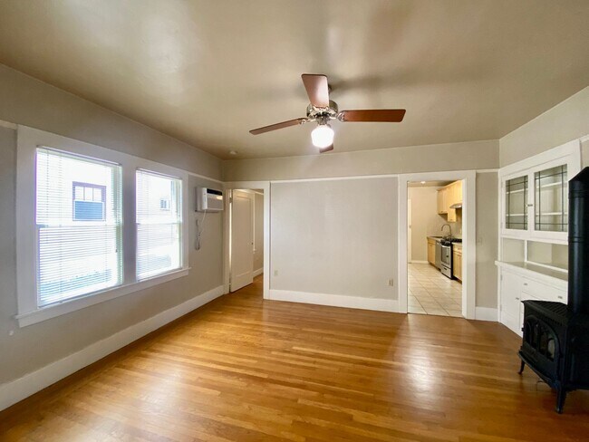 Building Photo - 926-932 35