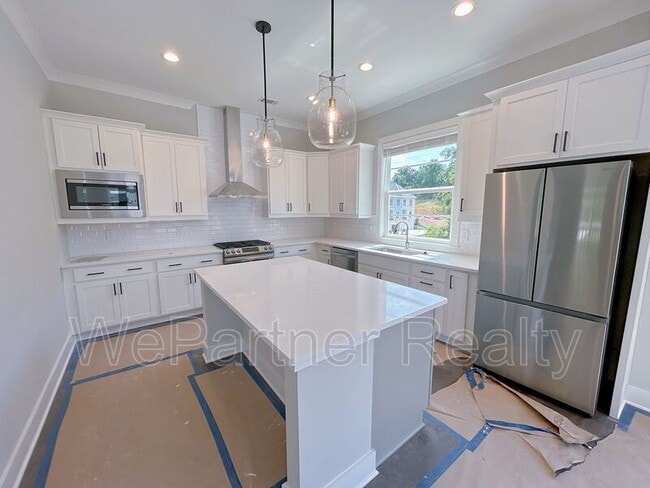 Building Photo - 1085 Adam Cir