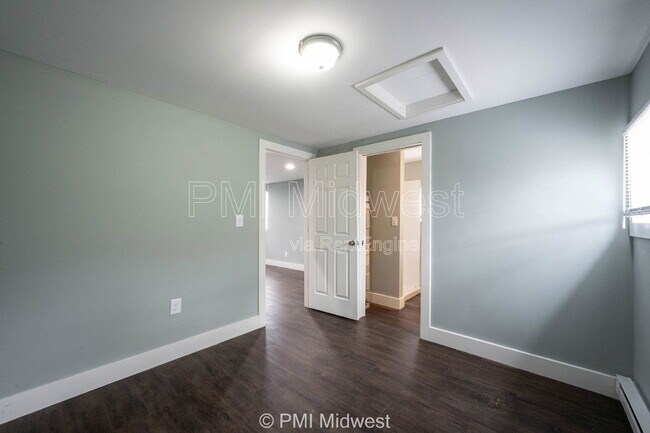 Building Photo - 238.5 N Beville Ave