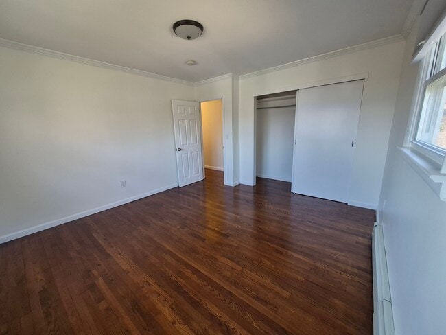 Building Photo - 27 Oakwood Dr