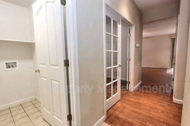 Building Photo - 3240 Big Bear Dr