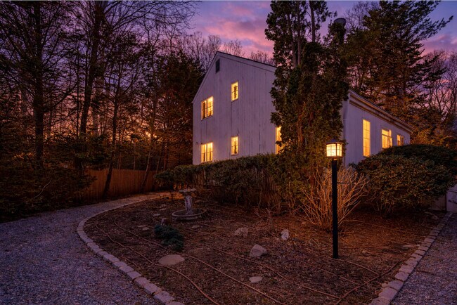 Building Photo - 13 Sycamore Dr